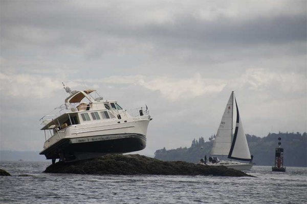 0822boat aground5