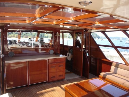 Cockpit with skylights, wet bar , sub zero Refrigerator and Freezer