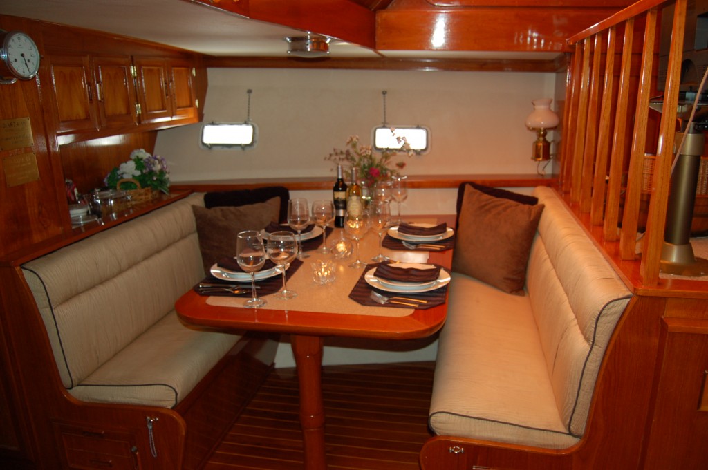 De Anza III Dinette 