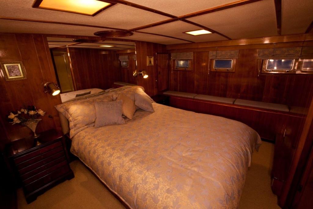 De Anza III Master Stateroom